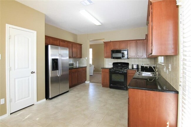 Photo - 2705 Overton St