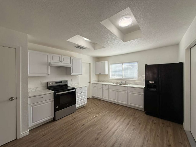 Photo - 4455 Sherwood Way