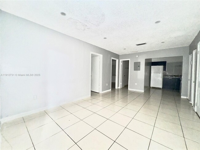 Photo - 637 SW 10th Ave Unit 3