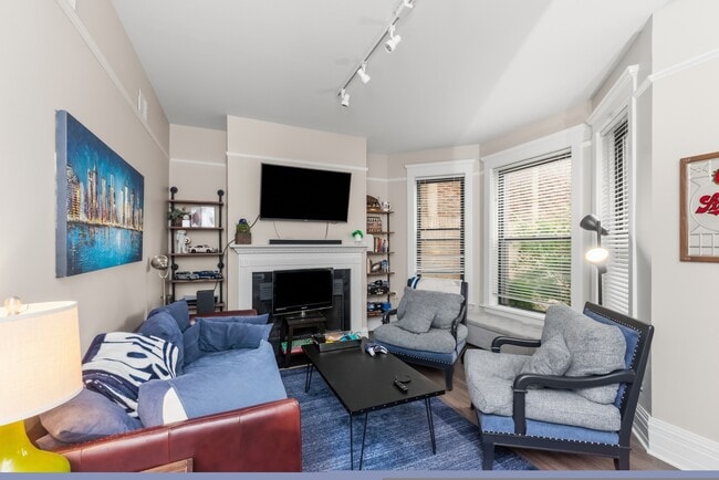 Building Photo - 954 W Cuyler Ave Unit 1E