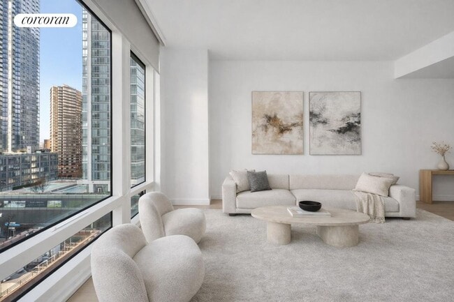 Photo - 555 W 43rd St