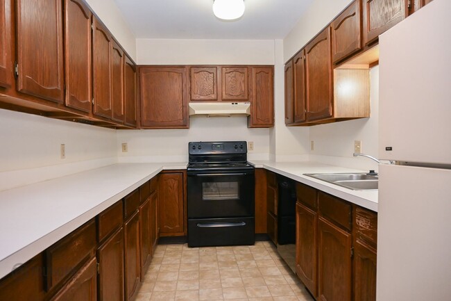 Photo - 2 Bedroom/1 Bathroom Available Near UND Unidad #15