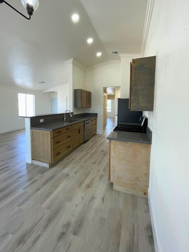 2317 Logsdon Dr
