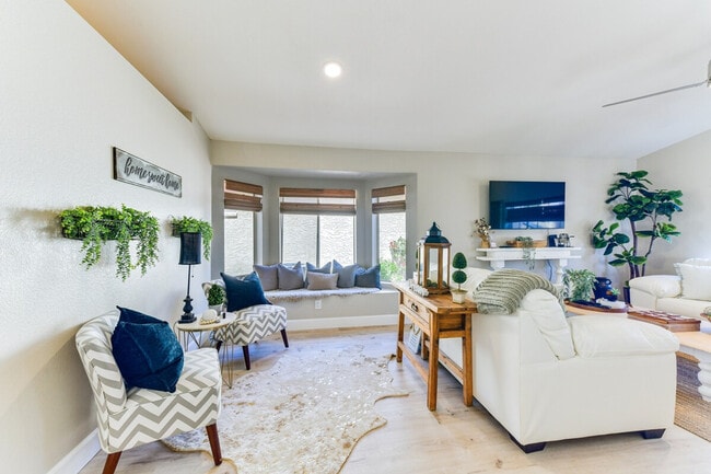 Photo - 1120 N Val Vista Dr Unidad ID1386007P