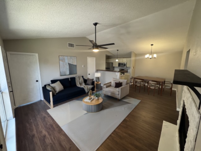Building Photo - 6101 Parkwood Dr Rental
