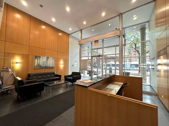 Photo - 3033 N Sheridan Rd