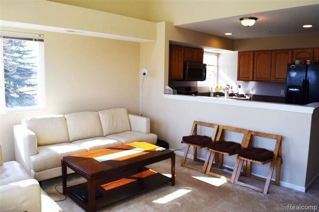 Photo - 1077 Foxboro