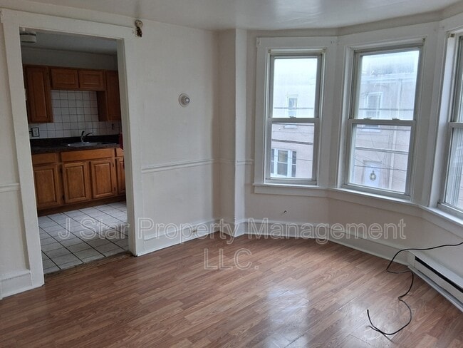 Building Photo - 531 Robeson St Unit 2R