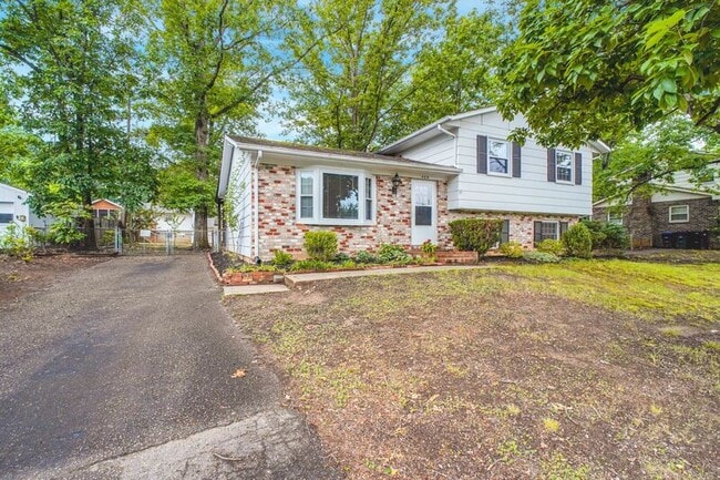 Photo - 408 Deerwood Dr