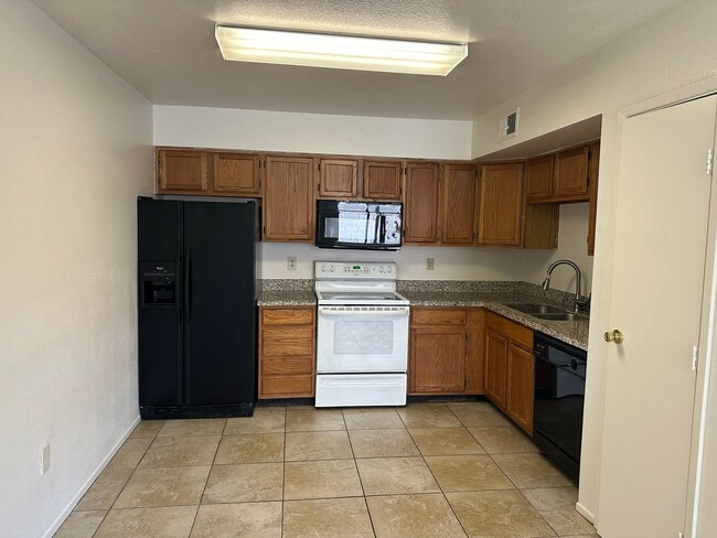 6219 E Glencove St Unit 2