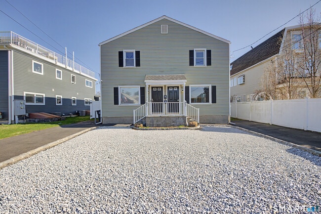 Photo - 85 Iroquois Rd