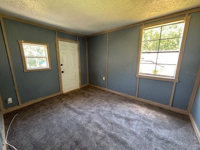 Building Photo - COMING SOON! 3 BED HOUSE