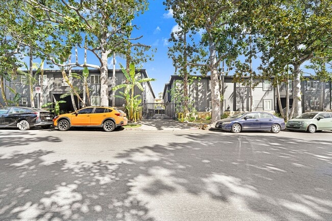 Photo - 1844-1850 North Harvard