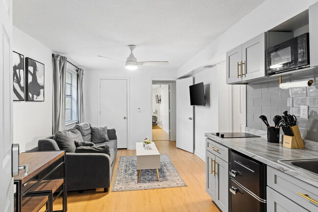 Photo - 3903 E Powhatan Ave Unidad ID1244367P