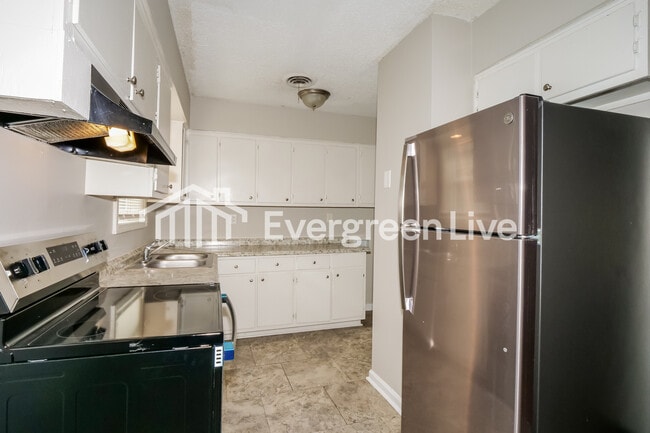 Photo - 473 Bradwood Ave