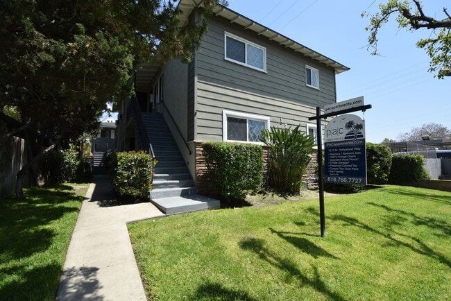 Building Photo - 1212 N Hollywood Way Rental