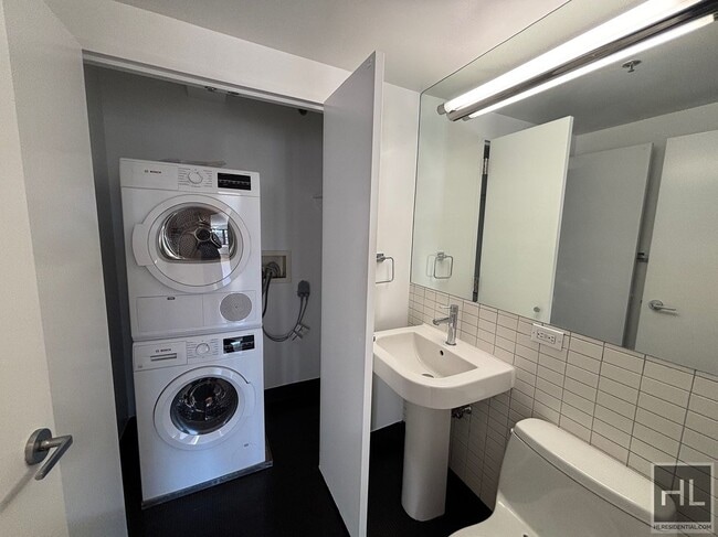 Photo - East 39th Street Unidad 10B