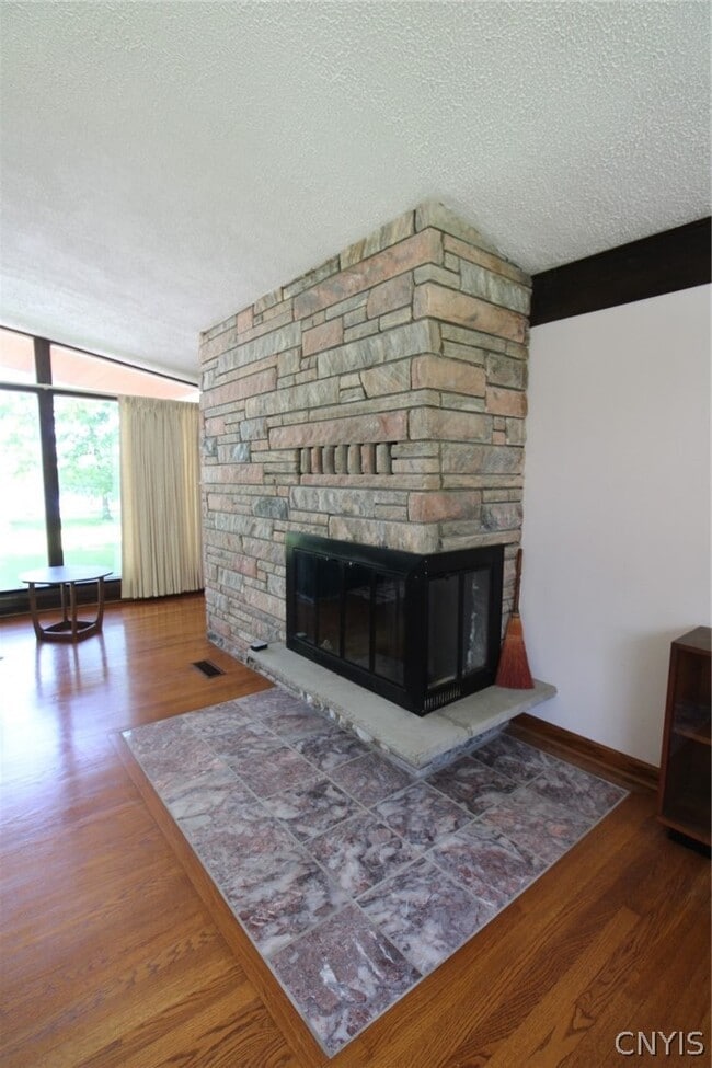 Photo - 6363 Muskrat Bay Rd