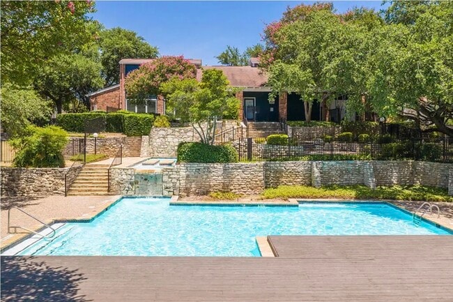 Building Photo - 2170 Thousand Oaks Dr Unit 0122Q