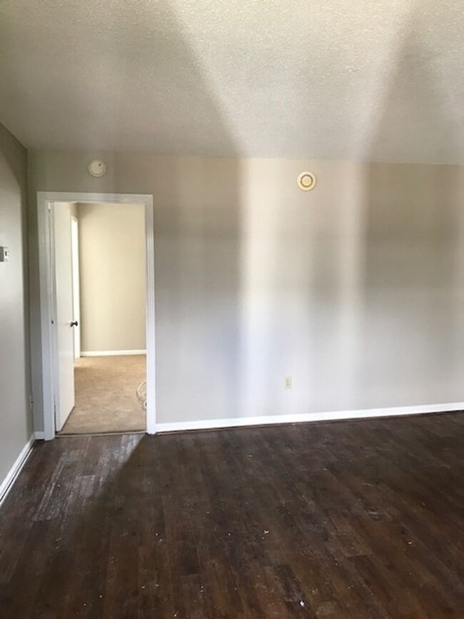 Photo - 1-Bedroom Apartment in Hillsboro West End – Utilities Included