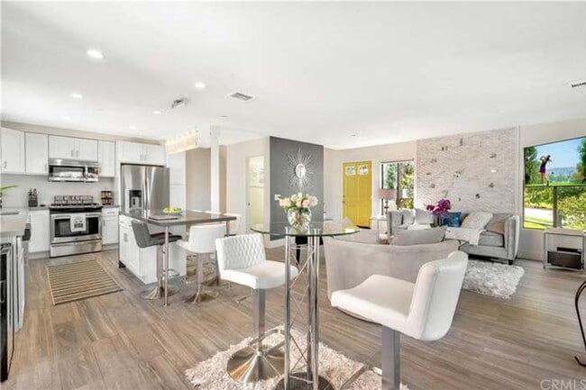 Building Photo - Exclusive Corona Del Mar Condo