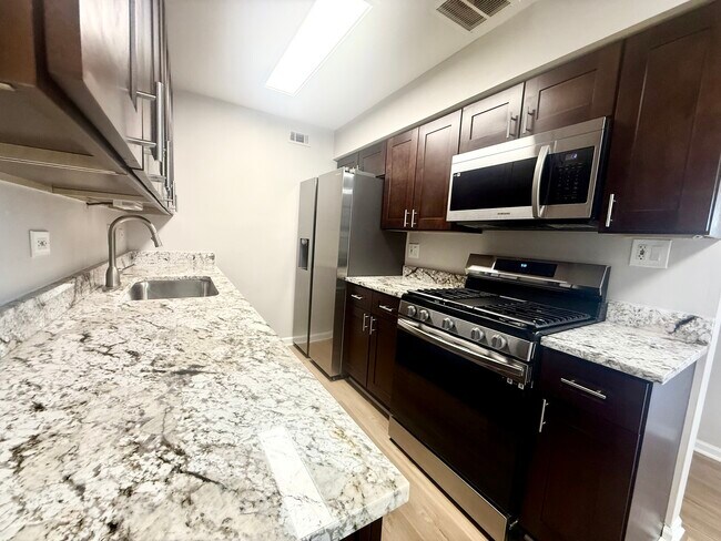 Photo - 1533 N Windsor Dr Unit 313