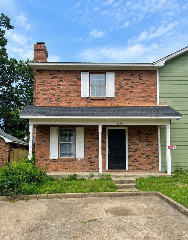 Building Photo - 1701-1702 Jamestown Way