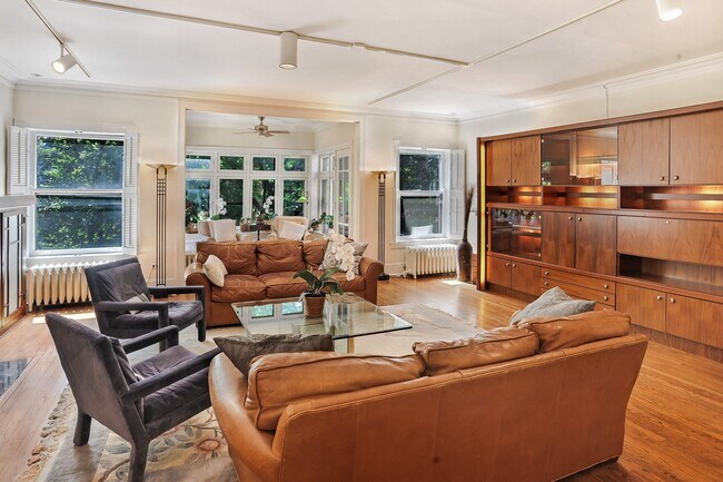 2737 N Hampden Ct Unit 3
