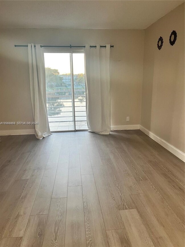 Building Photo - 2775 Taft St Unit 305