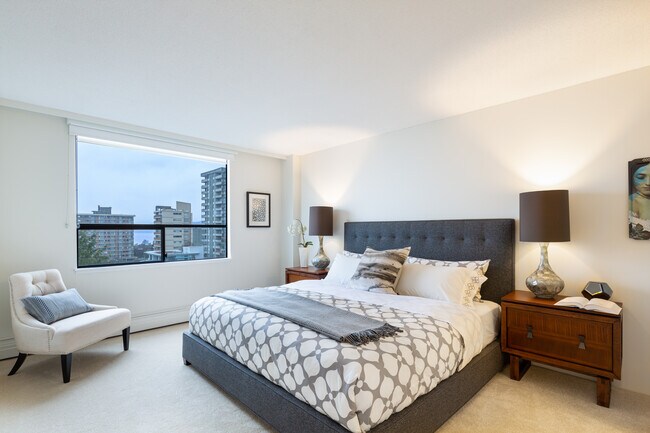 Photo - Shorewood Manor