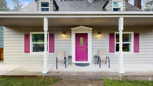 Photo - Cozy home with fenced yard and hot tub in ...