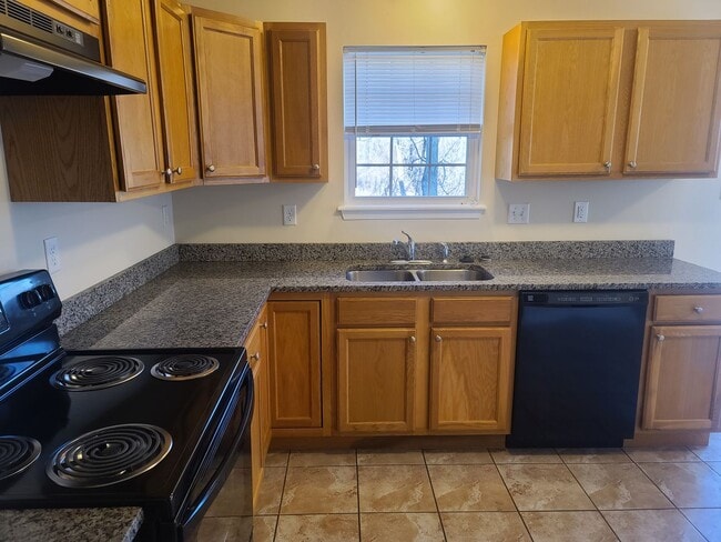 Photo - 3 Bedroom 2 1/2 bath ** End Unit** Townhome for Rent in Waynesboro