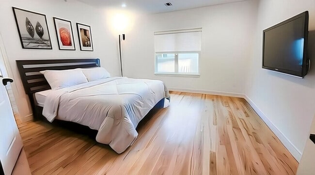 Bedroom - 325 Union Blvd