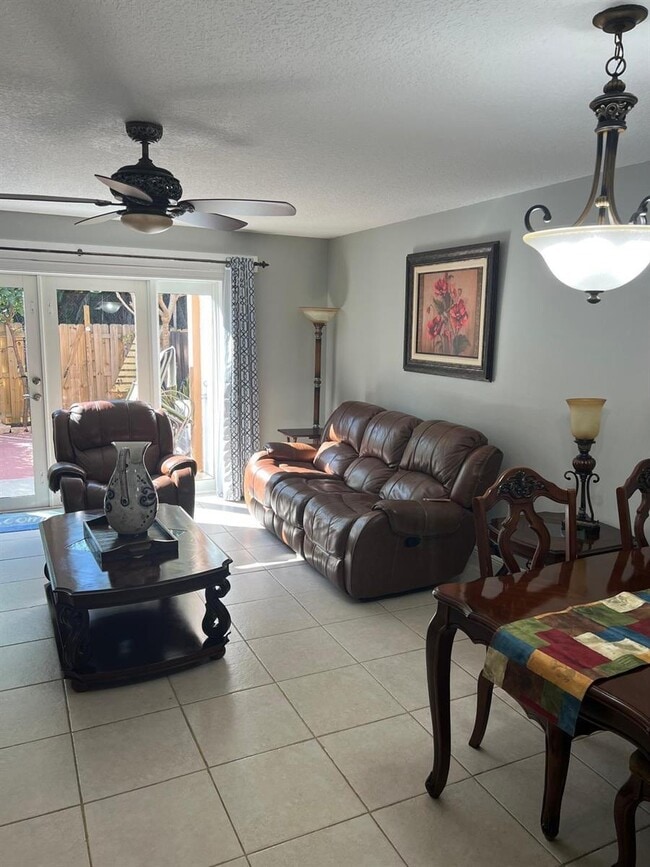 Photo - 1602 Lakeview Dr W