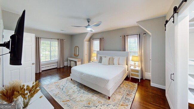 Building Photo - 1114 Fayetteville Rd SE