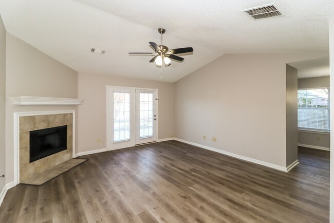 Photo - 180 Pine Ridge Ln