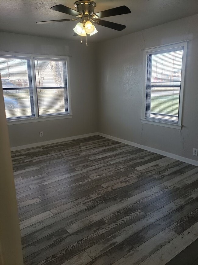 Photo - 2104 9th Ave