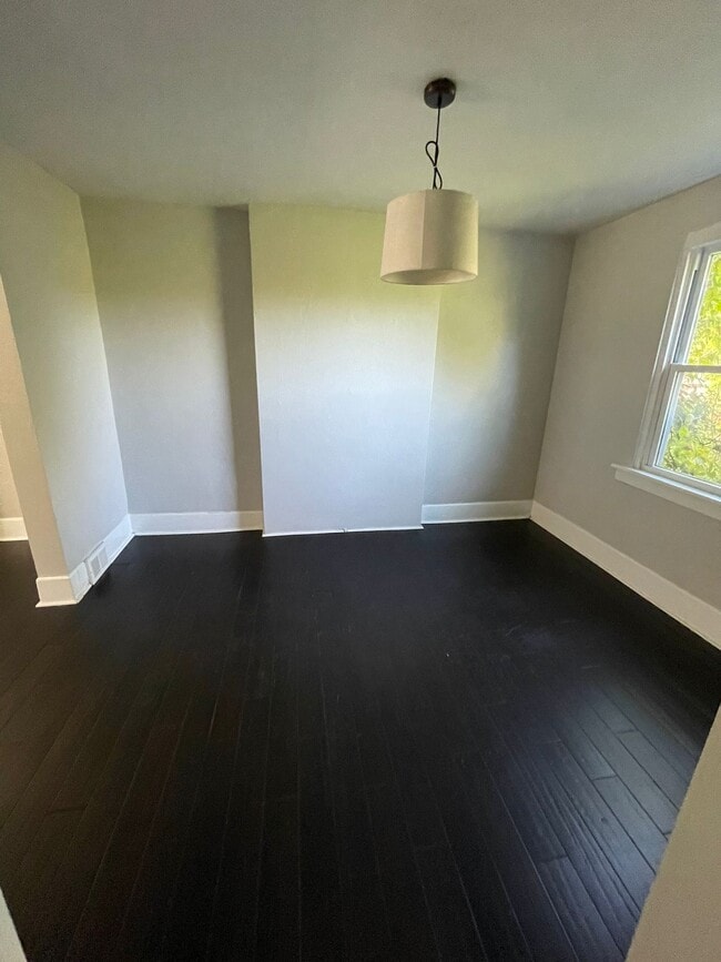 Photo - 1528 Methyl St