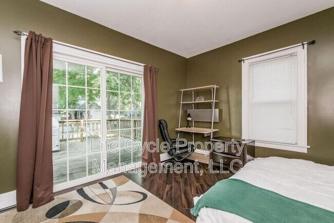 Photo - 1261 Union Ave NE