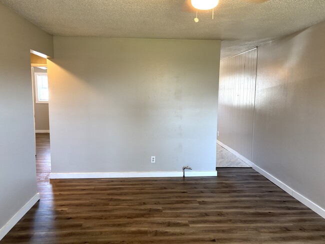 Building Photo - 2027 S Ingram Mill Rd Rental