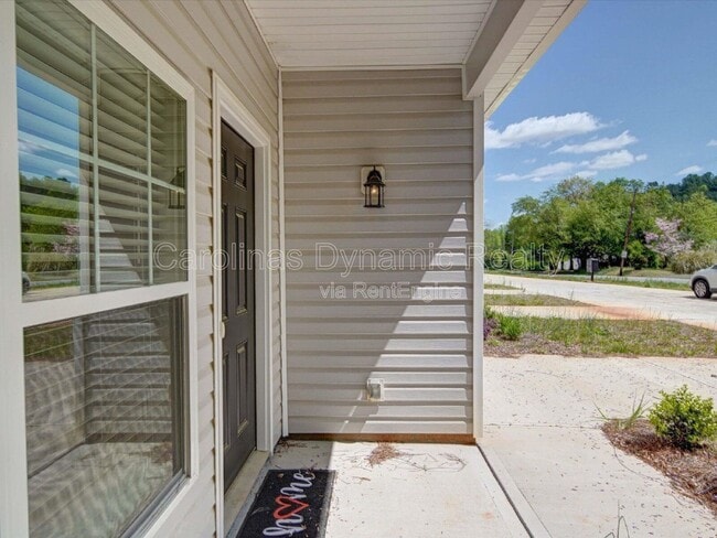 Photo - 916 S Battleground Ave