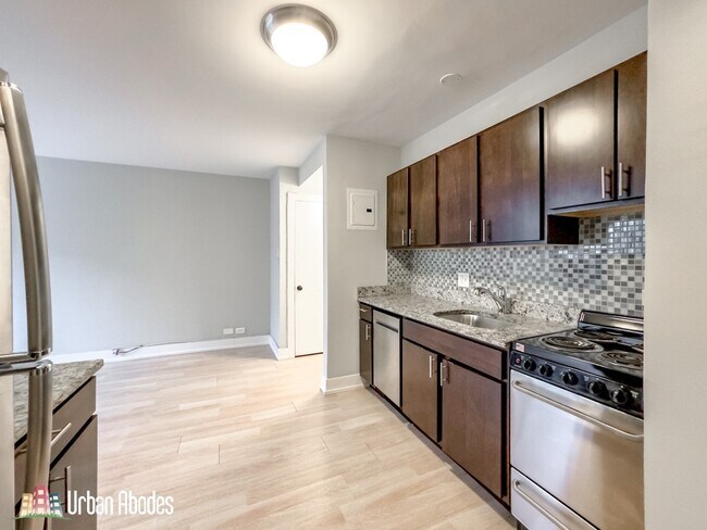 Photo - 429 W Wellington Ave Unit J01W