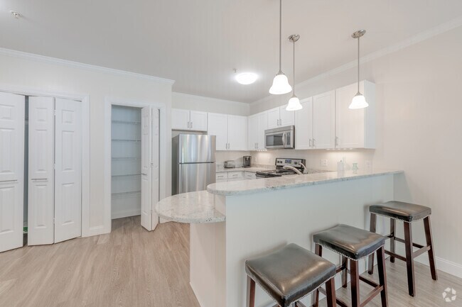 2 BR, 2 BA