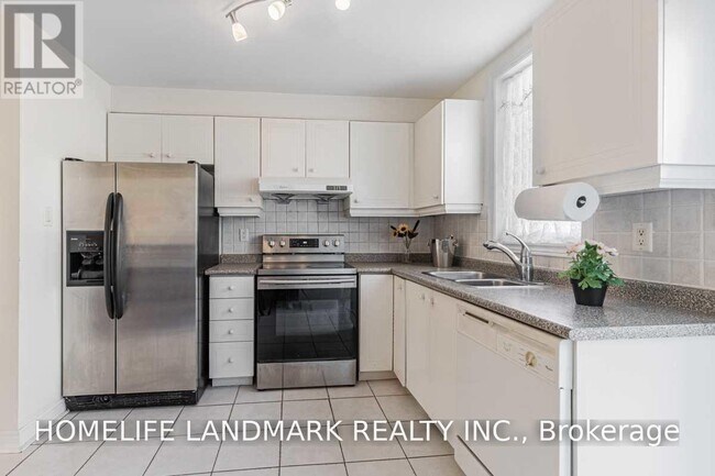 Photo - 66K Finch Ave W