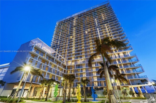 Building Photo - 2000 Metropica Wy Unit 1004 Rental