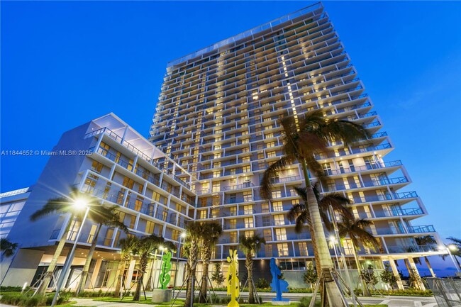 Building Photo - 2000 Metropica Wy Unit 1004 Rental