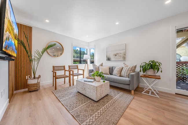 Photo - 40 Seacliff Dr