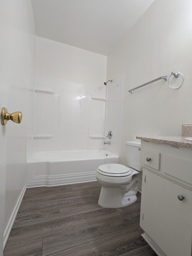 Photo - Wilshire Crest Apartments