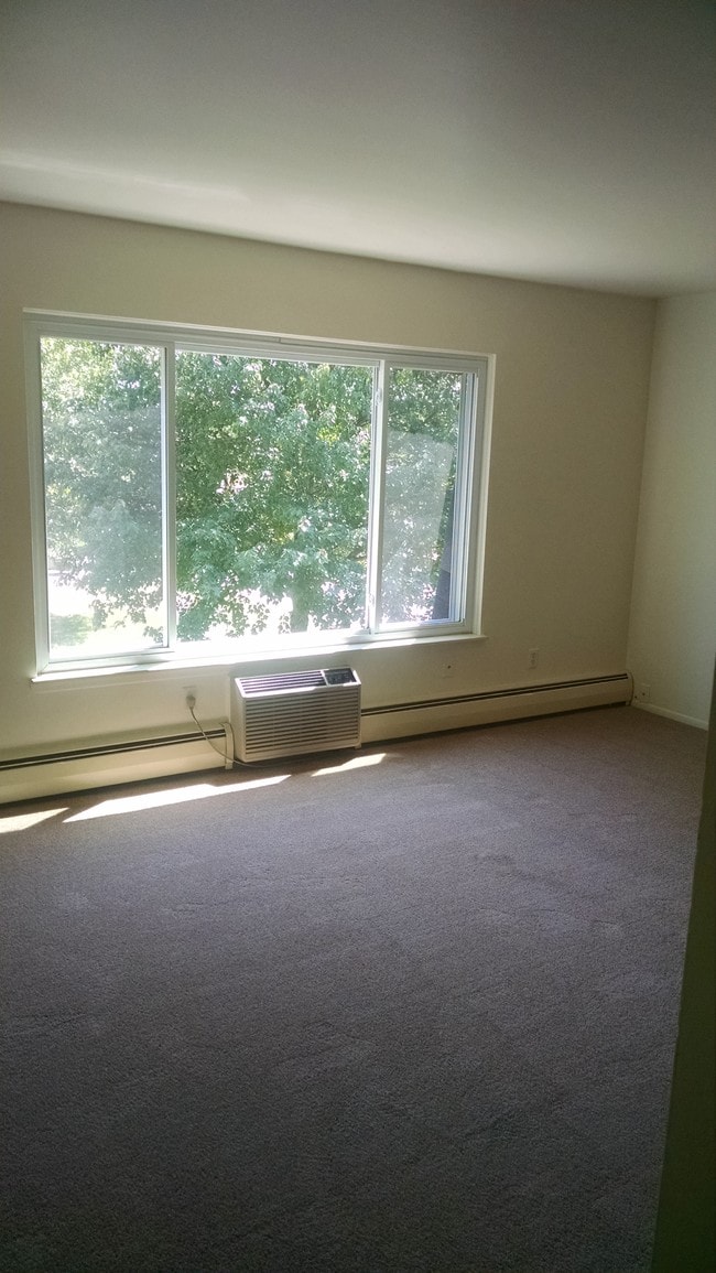 Living Room - Pinecrest Apartments