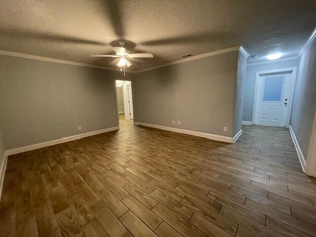 Photo - 337 Mc Leod Dr